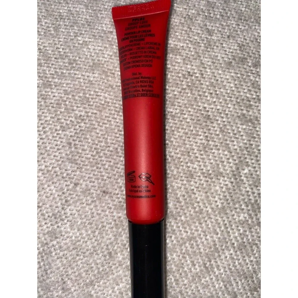 NYX Professional Makeup Powder Puff Lippie ppl03 Group love